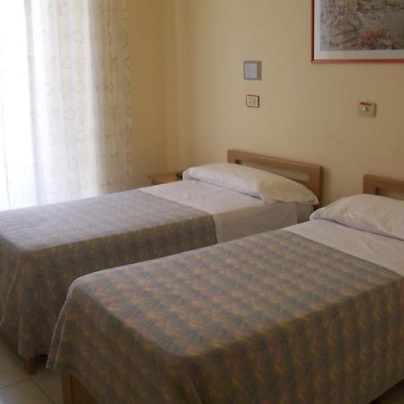 Hotel Pensione Romeo Bari Luaran gambar