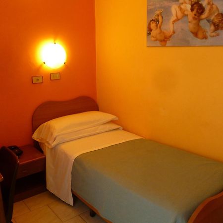 Hotel Pensione Romeo Bari Luaran gambar