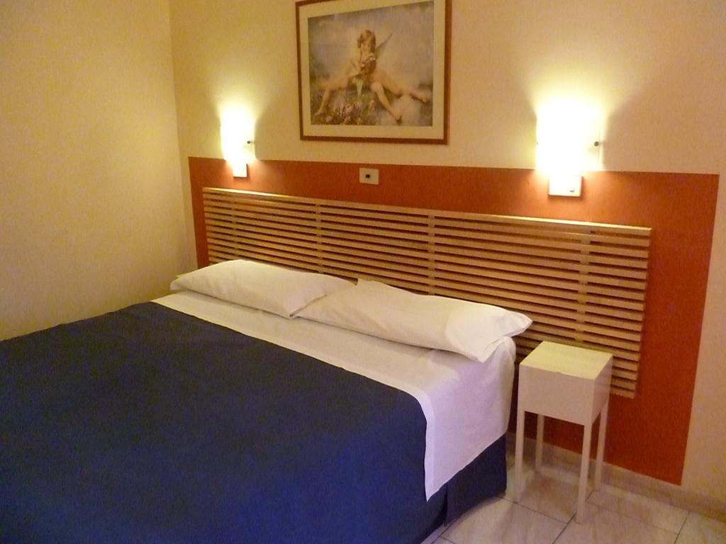 Hotel Pensione Romeo Bari Luaran gambar