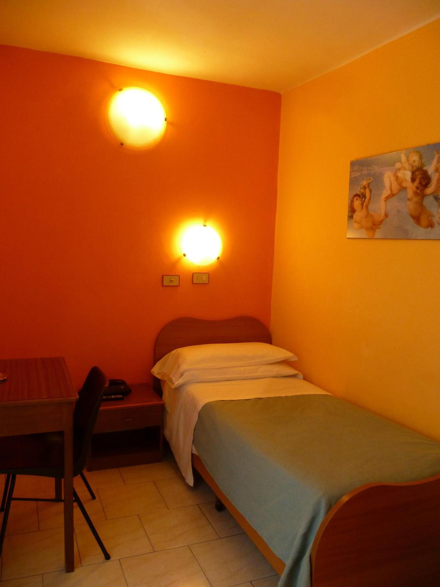 Hotel Pensione Romeo Bari Luaran gambar