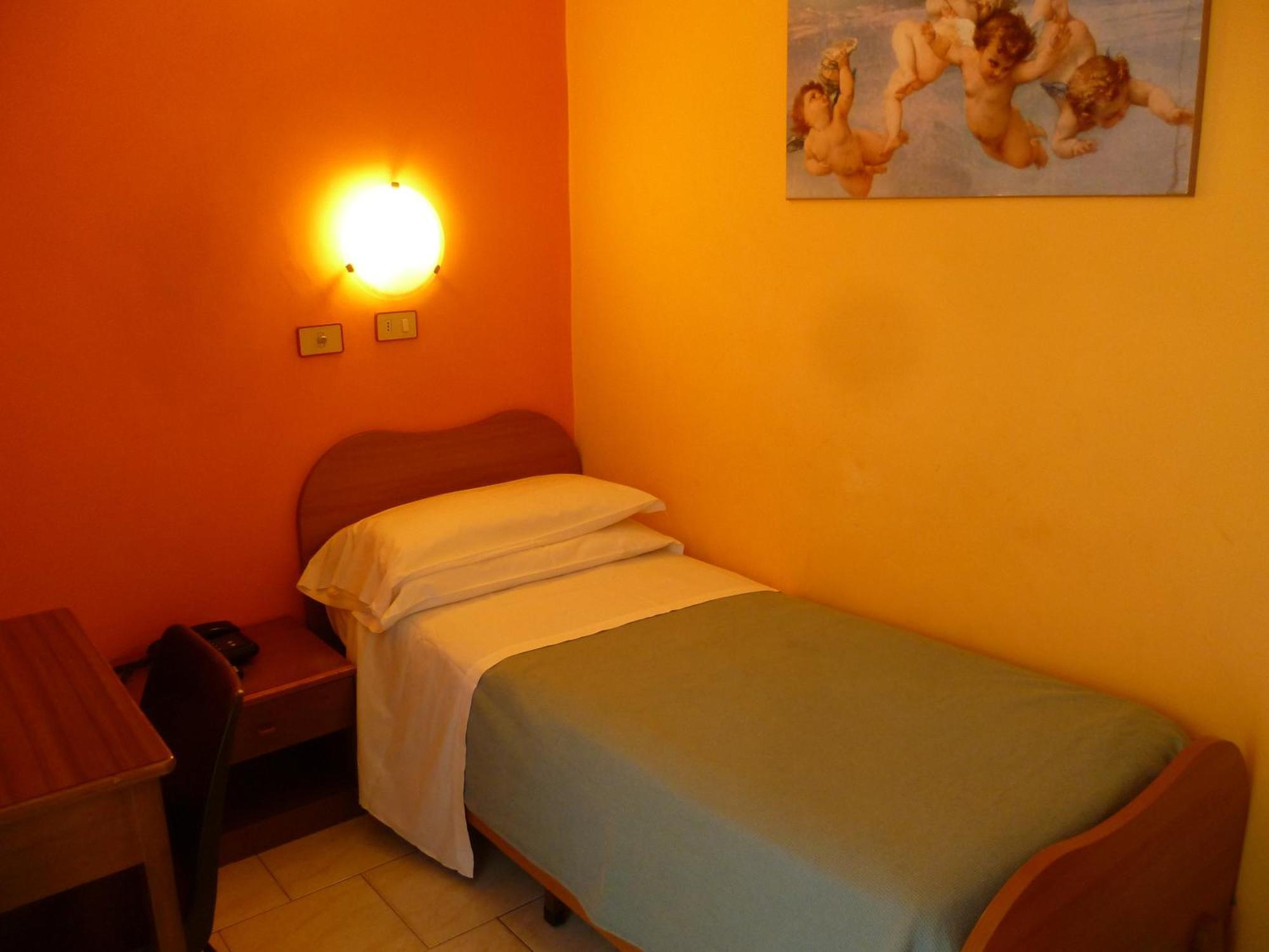 Hotel Pensione Romeo Bari Luaran gambar