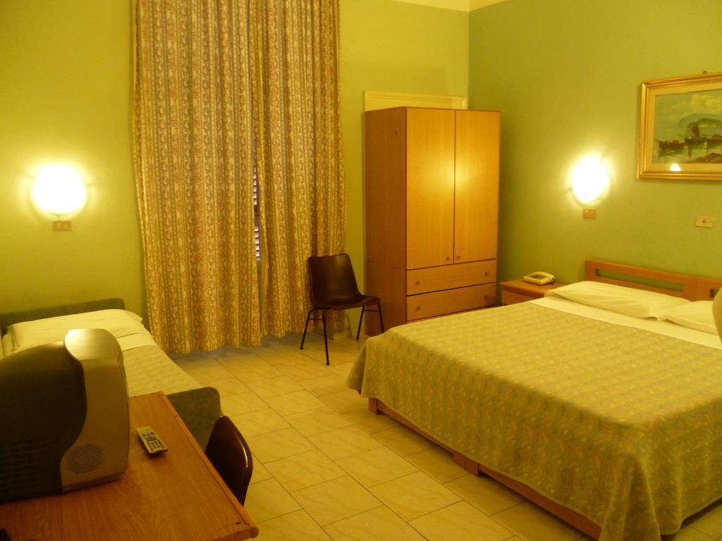 Hotel Pensione Romeo Bari Luaran gambar