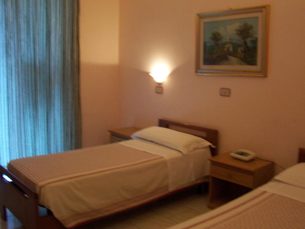 Hotel Pensione Romeo Bari Bilik gambar