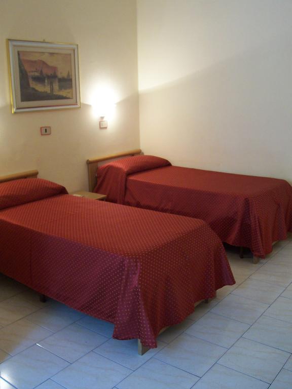 Hotel Pensione Romeo Bari Luaran gambar