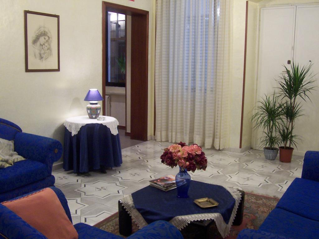 Hotel Pensione Romeo Bari Luaran gambar