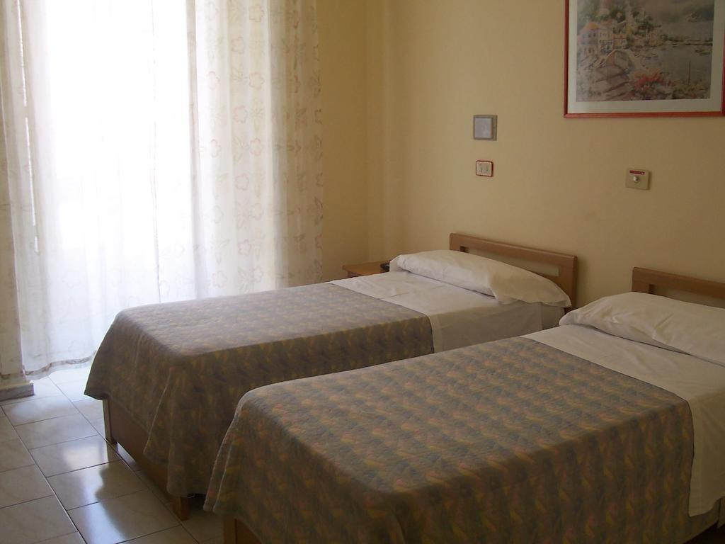 Hotel Pensione Romeo Bari Luaran gambar